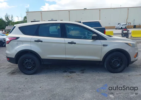 2018 Ford Escape S z USA, uszkodzony, nr VIN 1FMCU0F74JUB36773